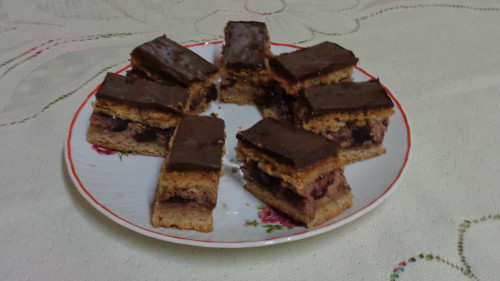 Megyes-túros-csokis sütemény